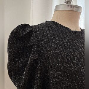 THE PORTER COLLECTIVE Black/Silver Stretchy Shirt w/puffy sleeves, XL, EUC